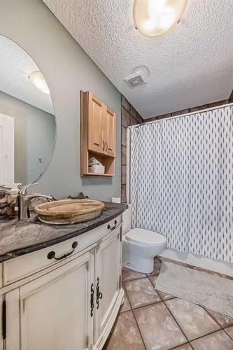 272 Springmere  Way, Chestermere, AB - Indoor Photo Showing Bathroom