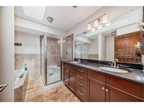 4347 2 Street Nw, Calgary, AB - Indoor Photo Showing Bathroom