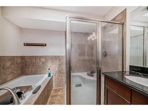 4347 2 Street Nw, Calgary, AB - Indoor Photo Showing Bathroom