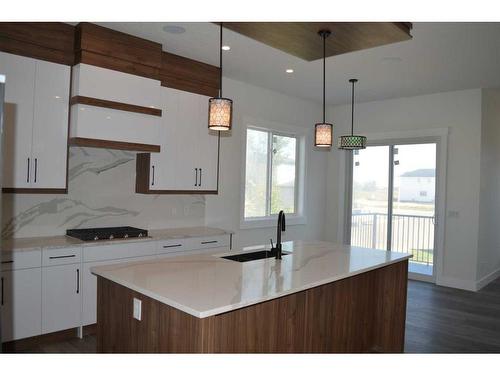 233 Wildrose Crescent, Strathmore, AB - Indoor Photo Showing Kitchen