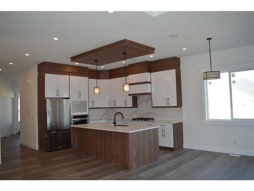 233 Wildrose Crescent, Strathmore, AB - Indoor Photo Showing Kitchen