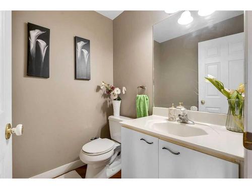 285 Hidden Spring Green Nw, Calgary, AB - Indoor Photo Showing Bathroom