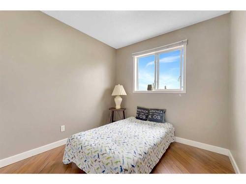 285 Hidden Spring Green Nw, Calgary, AB - Indoor Photo Showing Bedroom