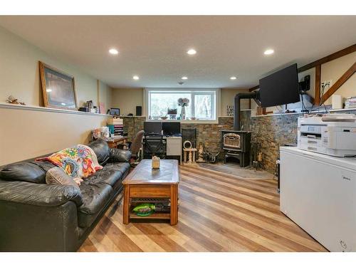 136 Holmwood Avenue Nw, Calgary, AB - Indoor Photo Showing Other Room