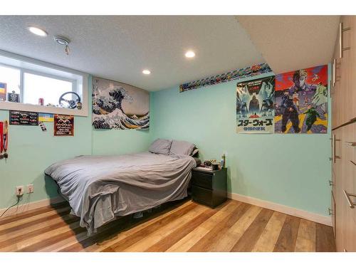 136 Holmwood Avenue Nw, Calgary, AB - Indoor Photo Showing Bedroom