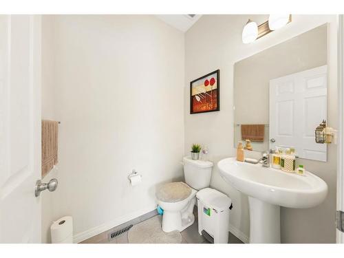 44 Walgrove Green Se, Calgary, AB - Indoor Photo Showing Bathroom