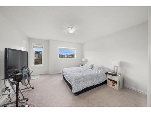 44 Walgrove Green Se, Calgary, AB - Indoor Photo Showing Bedroom