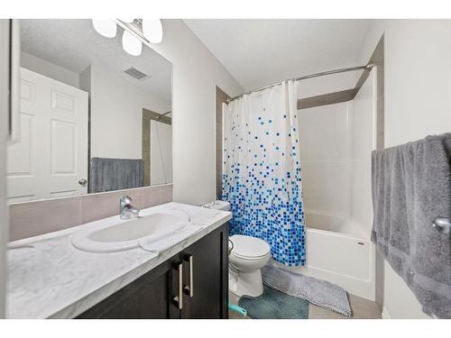 44 Walgrove Green Se, Calgary, AB - Indoor Photo Showing Bathroom