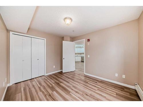 214-2000 Applevillage Court Se, Calgary, AB - Indoor Photo Showing Other Room