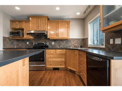 129 Millrise Square Sw, Calgary, AB - Indoor Photo Showing Kitchen