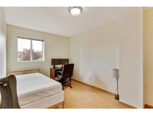 172 Mt Aberdeen Manor Se, Calgary, AB - Indoor Photo Showing Bedroom