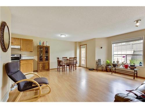 172 Mt Aberdeen Manor Se, Calgary, AB - Indoor Photo Showing Living Room