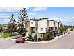 1644 40 Street SW Calgary, AB T3C 1W9