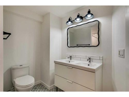 2134 17 Avenue Sw, Calgary, AB - Indoor Photo Showing Bathroom
