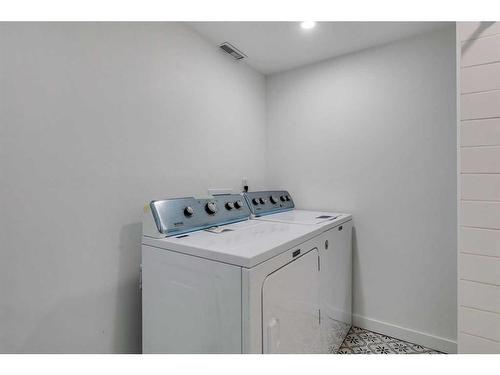 2134 17 Avenue Sw, Calgary, AB - Indoor Photo Showing Laundry Room