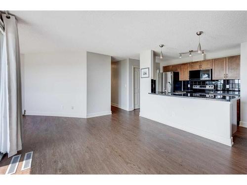 1-216 Village Terrace Sw, Calgary, AB - Indoor Photo Showing Kitchen