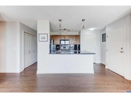 1-216 Village Terrace Sw, Calgary, AB - Indoor Photo Showing Kitchen