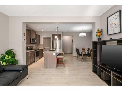 40 Legacy Reach Manor Se, Calgary, AB - Indoor Photo Showing Kitchen With Upgraded Kitchen