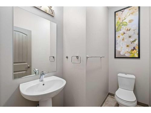 40 Legacy Reach Manor Se, Calgary, AB - Indoor Photo Showing Bathroom