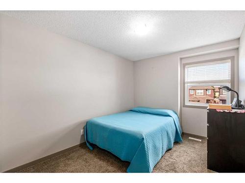 40 Legacy Reach Manor Se, Calgary, AB - Indoor Photo Showing Bedroom