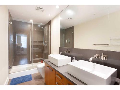 406-10 Shawnee Hill Sw, Calgary, AB - Indoor Photo Showing Bathroom