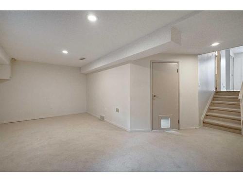 35-2225 Oakmoor Drive Sw, Calgary, AB - Indoor Photo Showing Other Room