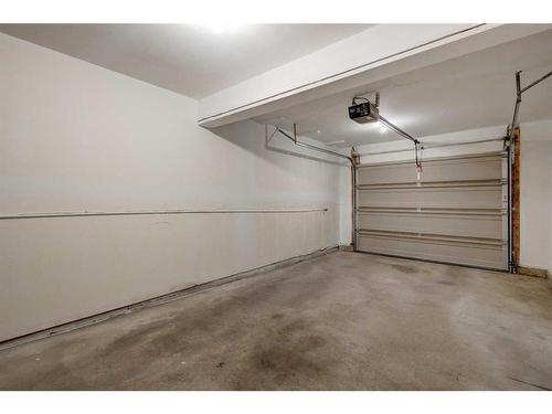 35-2225 Oakmoor Drive Sw, Calgary, AB - Indoor Photo Showing Garage