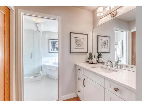 164 Scandia Hill Nw, Calgary, AB - Indoor Photo Showing Bathroom