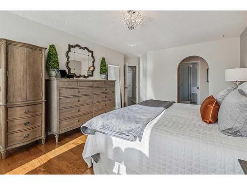 164 Scandia Hill Nw, Calgary, AB - Indoor Photo Showing Bedroom