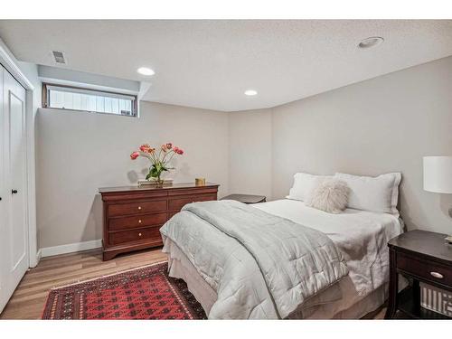 164 Scandia Hill Nw, Calgary, AB - Indoor Photo Showing Bedroom