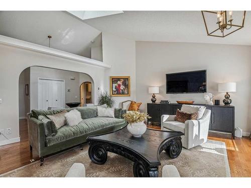 164 Scandia Hill Nw, Calgary, AB - Indoor Photo Showing Living Room