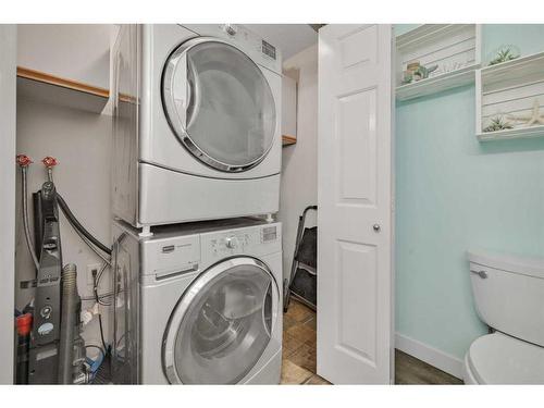 2815 Signal Hill Drive Sw, Calgary, AB - Indoor Photo Showing Laundry Room