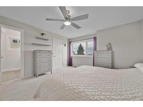 2815 Signal Hill Drive Sw, Calgary, AB - Indoor Photo Showing Bedroom