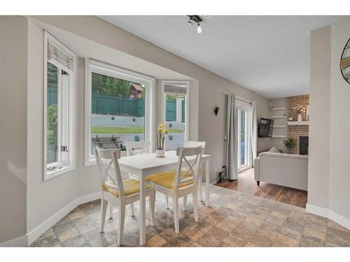 2815 Signal Hill Drive Sw, Calgary, AB - Indoor Photo Showing Dining Room