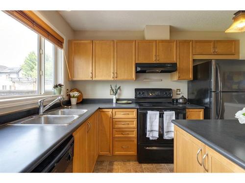 107 Elgin Point Se, Calgary, AB - Indoor Photo Showing Kitchen With Double Sink