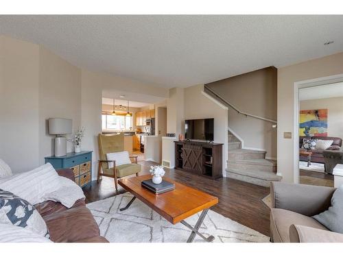 107 Elgin Point Se, Calgary, AB - Indoor Photo Showing Living Room