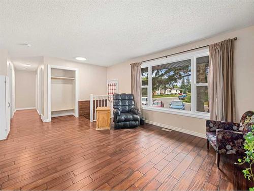 143 Penmeadows Close Se, Calgary, AB - Indoor Photo Showing Living Room