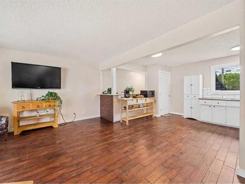 143 Penmeadows Close Se, Calgary, AB - Indoor Photo Showing Living Room