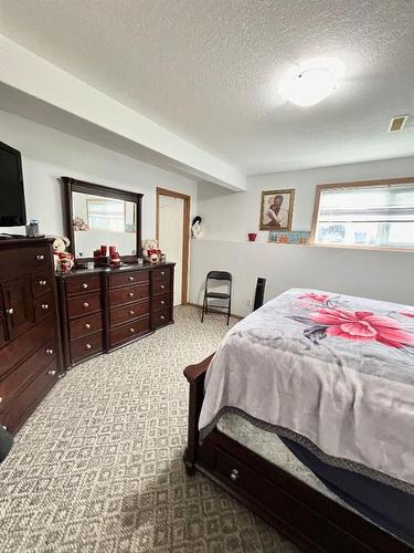 126 Taravista Drive Ne, Calgary, AB - Indoor Photo Showing Bedroom