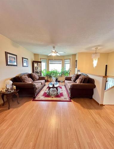 126 Taravista Drive Ne, Calgary, AB - Indoor Photo Showing Living Room