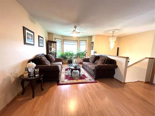 126 Taravista Drive Ne, Calgary, AB - Indoor Photo Showing Living Room