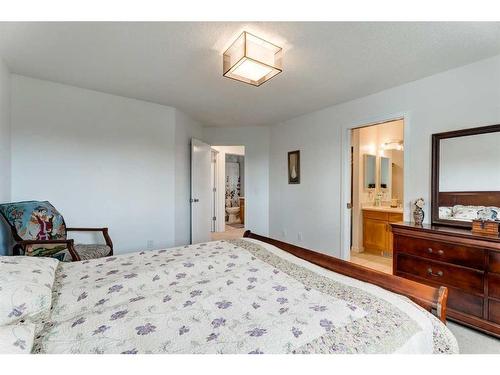 266 Citadel Meadow Grove Nw, Calgary, AB - Indoor Photo Showing Bedroom