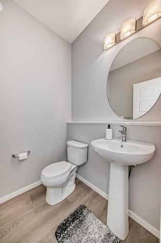 300 Walgrove Boulevard Se, Calgary, AB - Indoor Photo Showing Bathroom