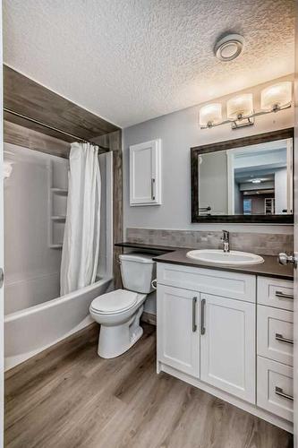 300 Walgrove Boulevard Se, Calgary, AB - Indoor Photo Showing Bathroom