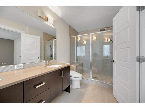 1712 19 Avenue Nw, Calgary, AB - Indoor Photo Showing Bathroom