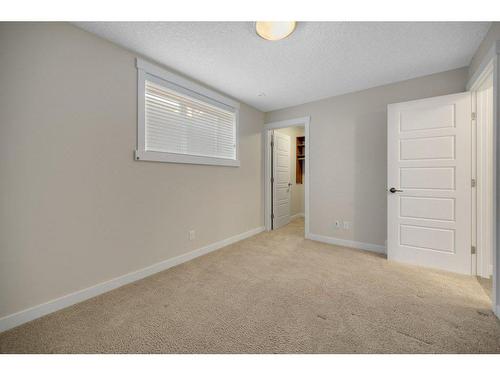 1712 19 Avenue Nw, Calgary, AB - Indoor Photo Showing Other Room
