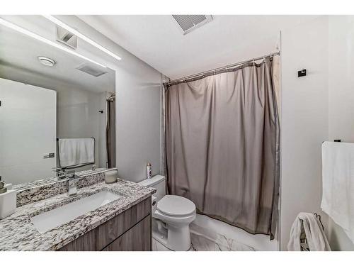 150 Sandpiper Park, Chestermere, AB - Indoor Photo Showing Bathroom