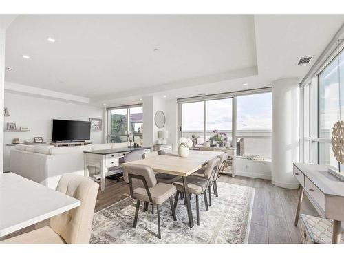 718-8505 Broadcast Avenue Sw, Calgary, AB - Indoor Photo Showing Dining Room