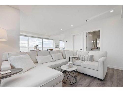 718-8505 Broadcast Avenue Sw, Calgary, AB - Indoor Photo Showing Living Room