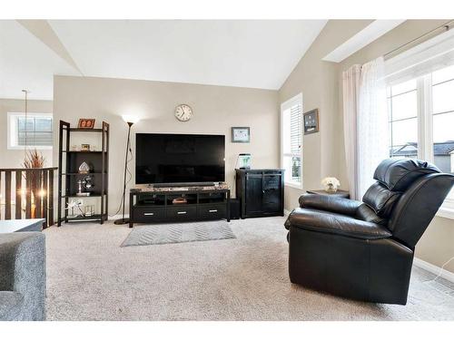 29 Panora View Nw, Calgary, AB - Indoor Photo Showing Living Room